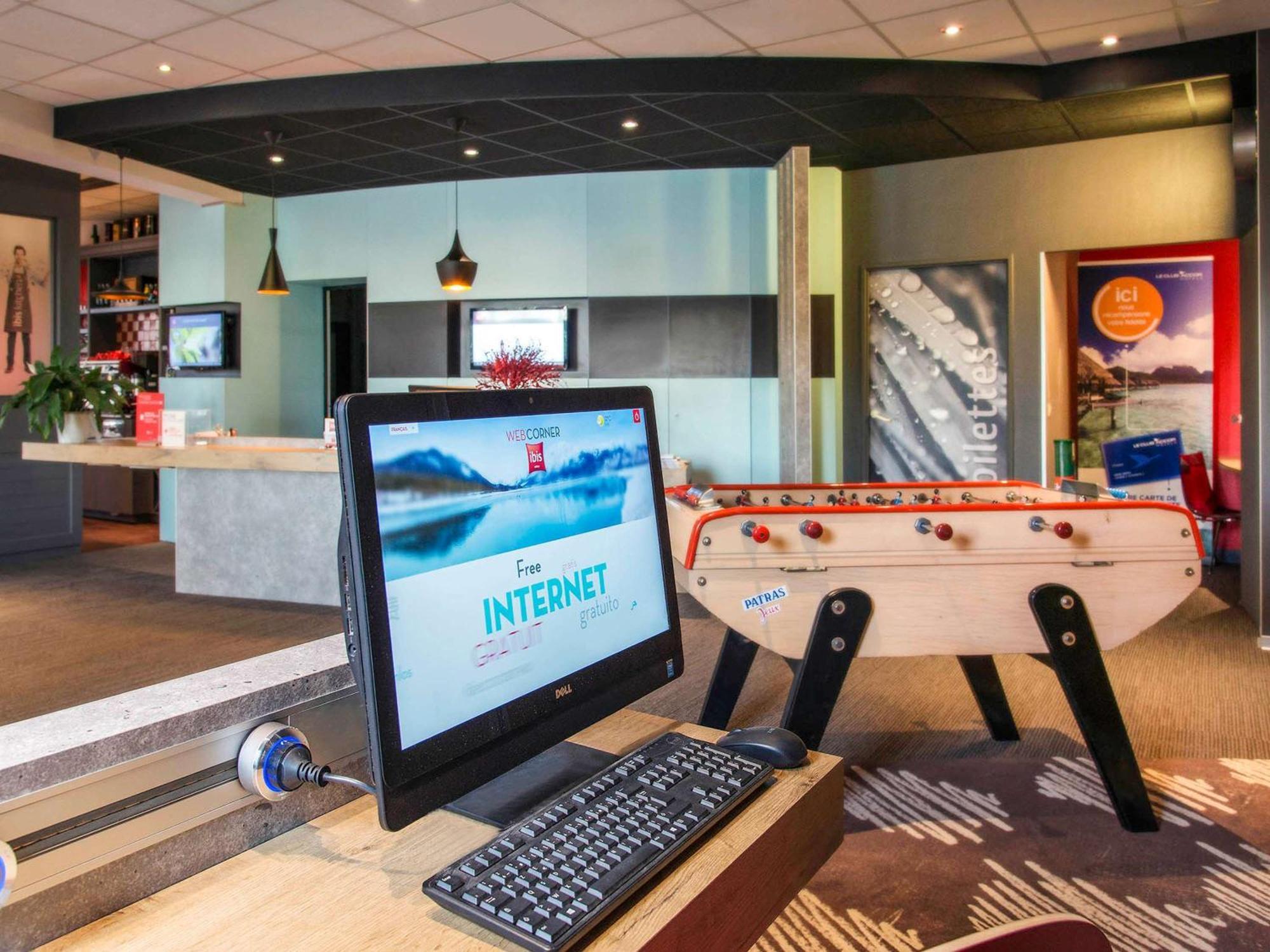 Hotel Ibis Falaise Coeur De Normandie 3*