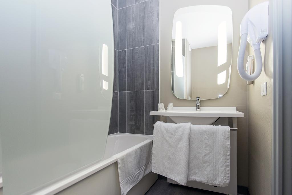 Hotel Ibis Falaise Coeur De Normandie 3*