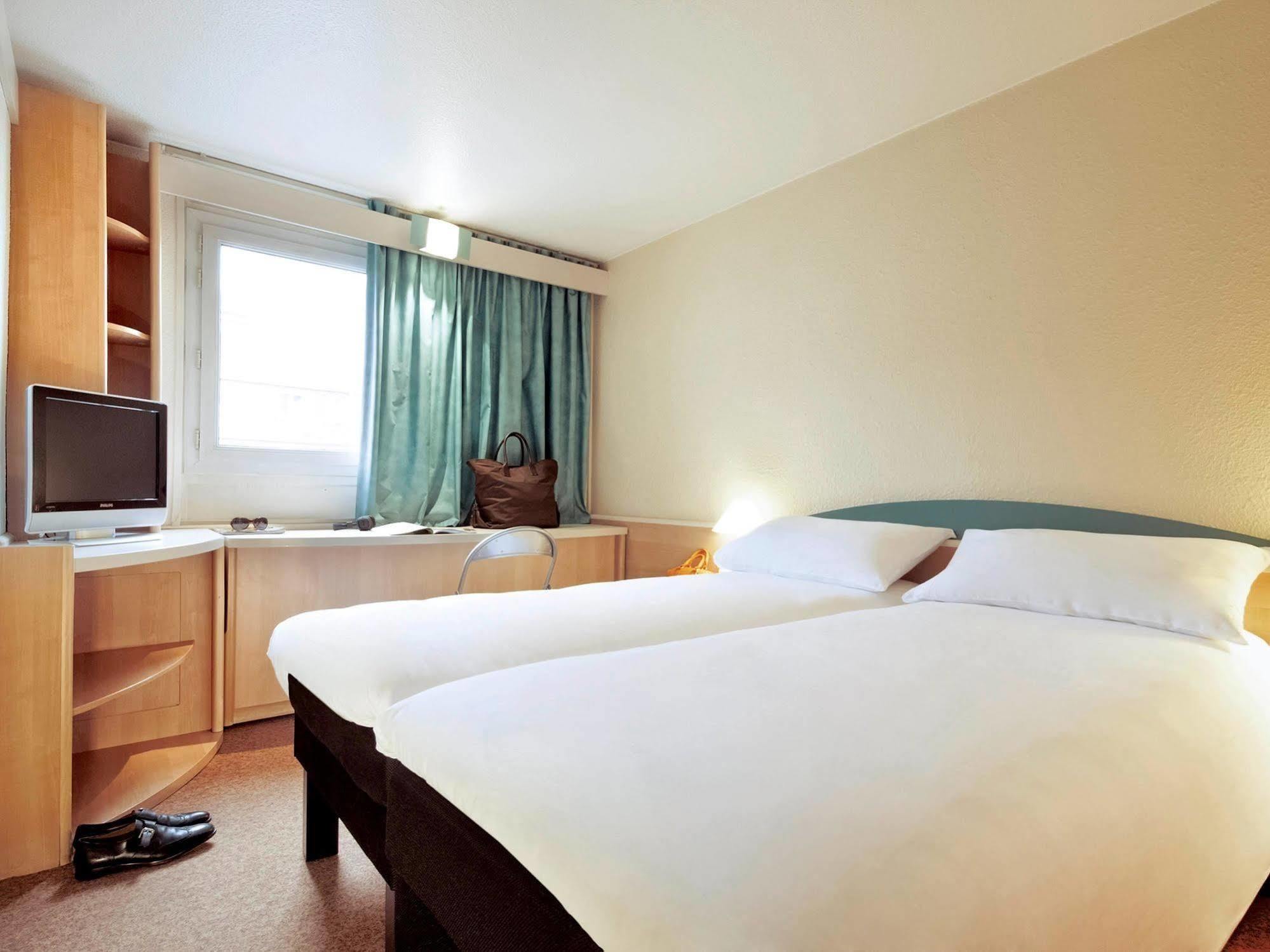 Ibis Falaise Coeur De Normandie Hotel 3*